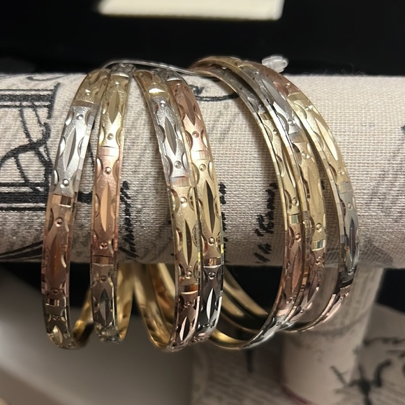 Cracco Jewelry Nwt Three Tone Bangle Set Rose Gold Silver And Gold